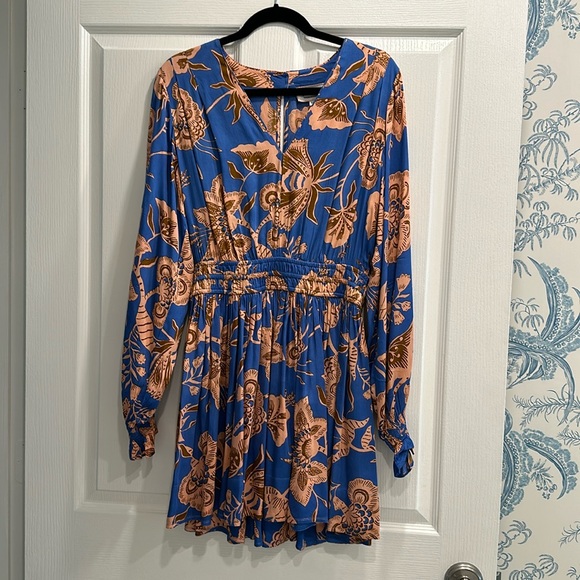 Omika Long sleeve Mini dress EUC - Picture 1 of 6